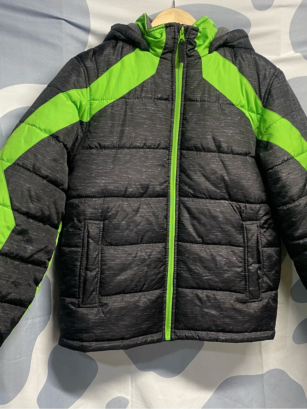 London Fog Kids XL (14/16) Winter Black Puffer Jacket with Bright Green Accents